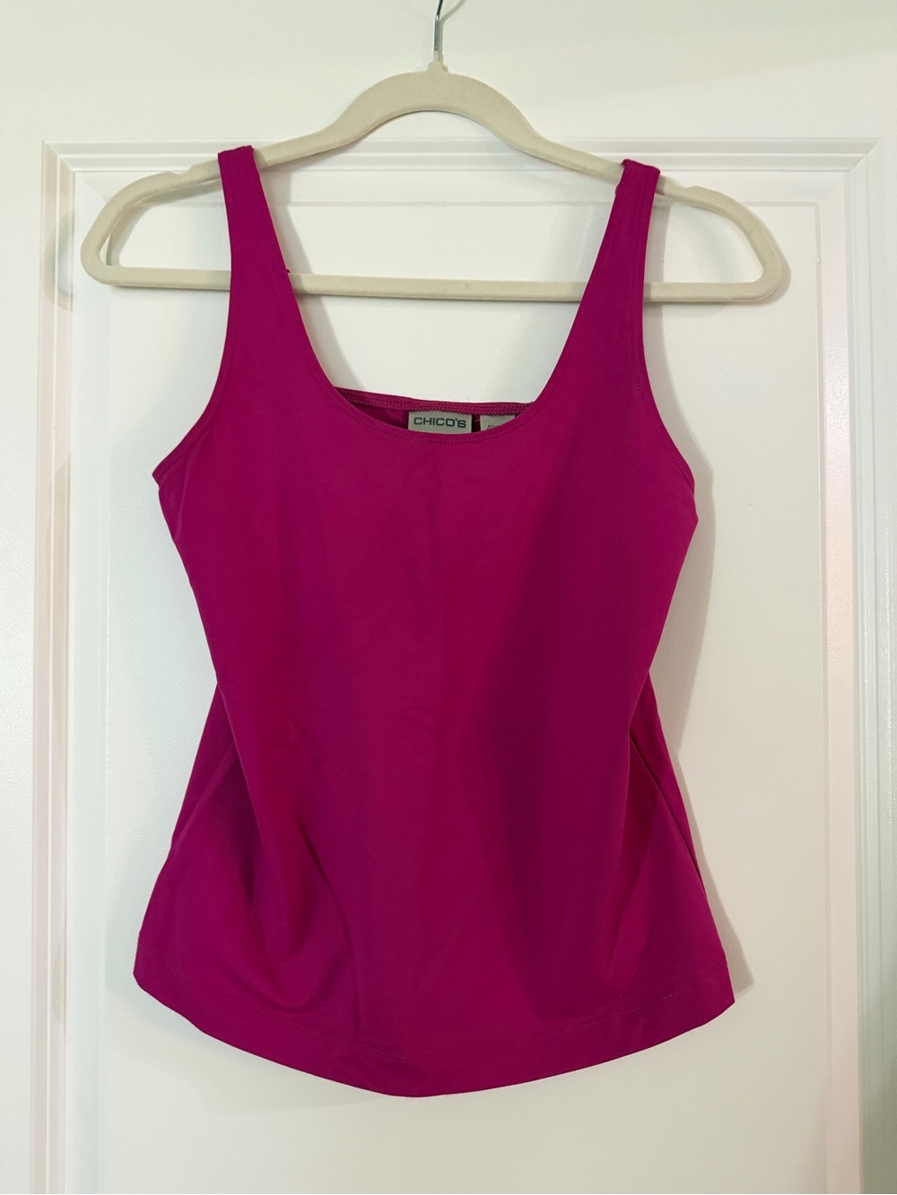 Chico’s Travelers Tank Top Size 0 Fuchsia Pink Adjustable Strap Stretch